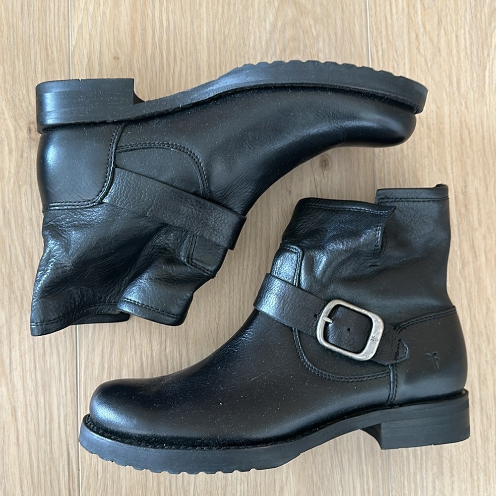 New w box  - Frye Veronica Leather Moto Booties - size 7.5 M - Black